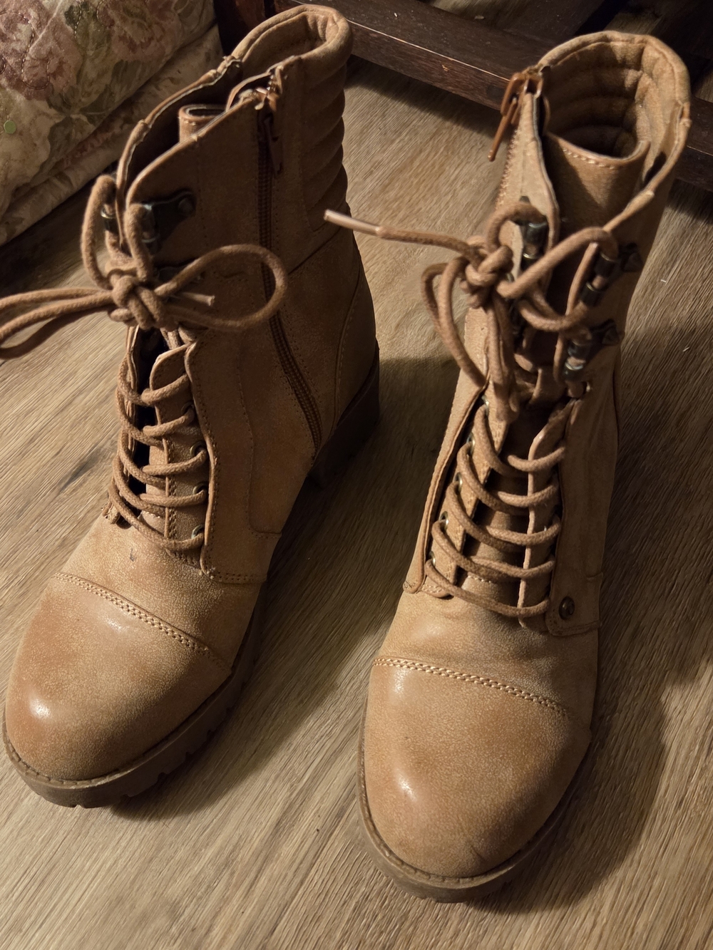 Women’s Lace-Up Combat Boots - Tan